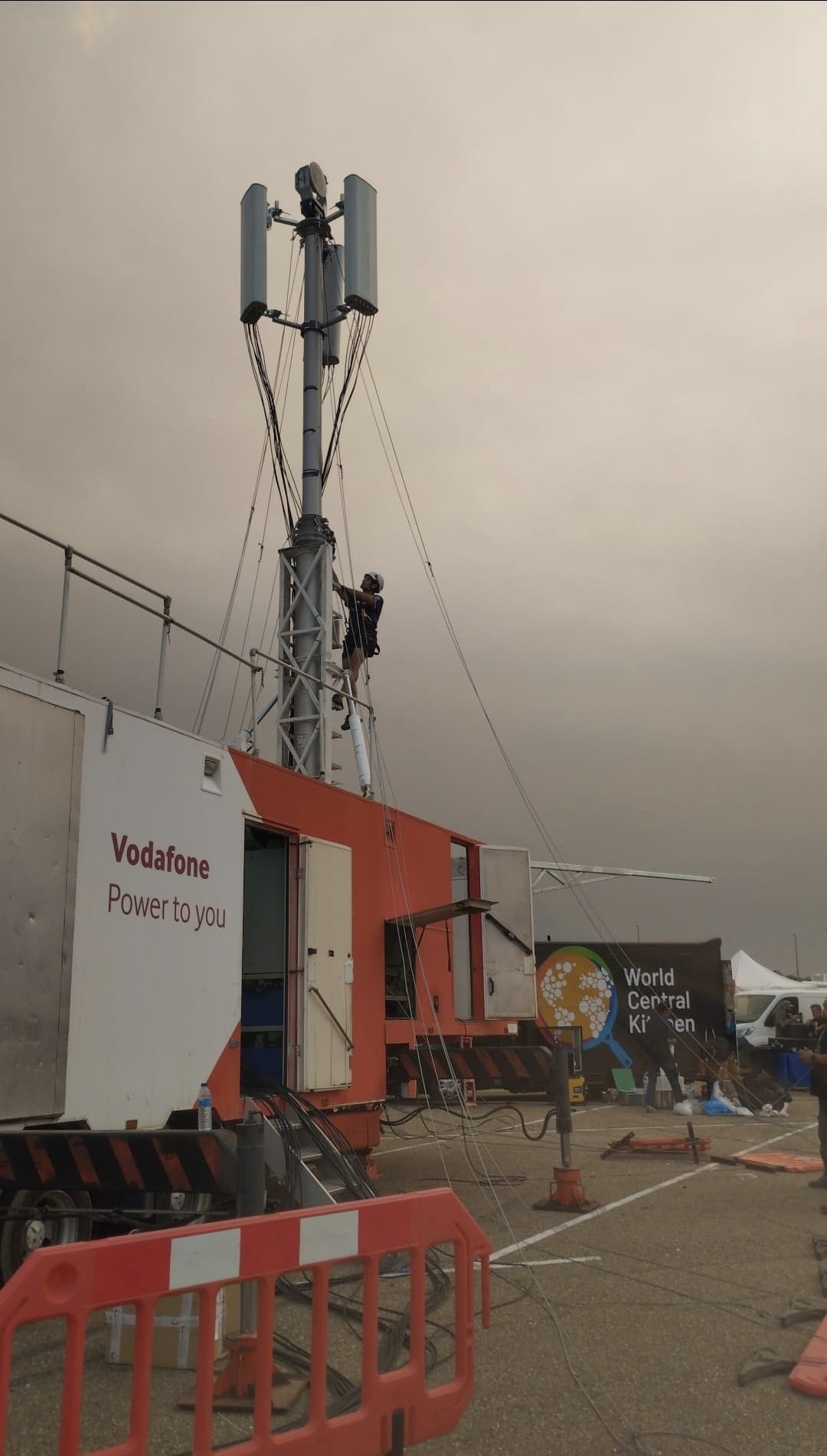 Vodafone incrementa sus recursos de red en las zonas afectadas por los incendios y activa datos ilimitados para los clientes afectados