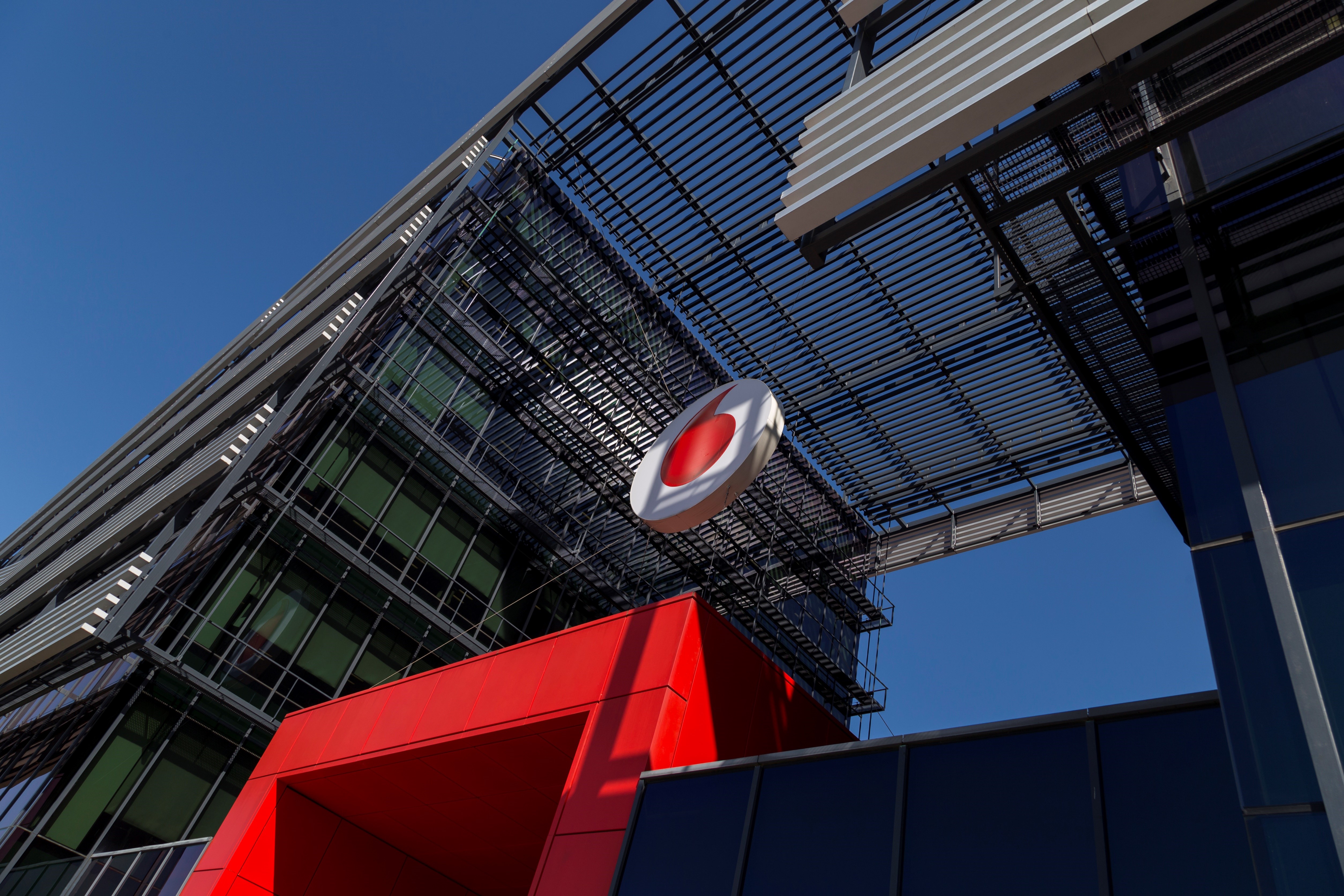 Telefónica España y Vodafone España acuerdan los términos definitivos para la creación de una sociedad conjunta de prestación de servicios de fibra óptica (“FibreCo”)