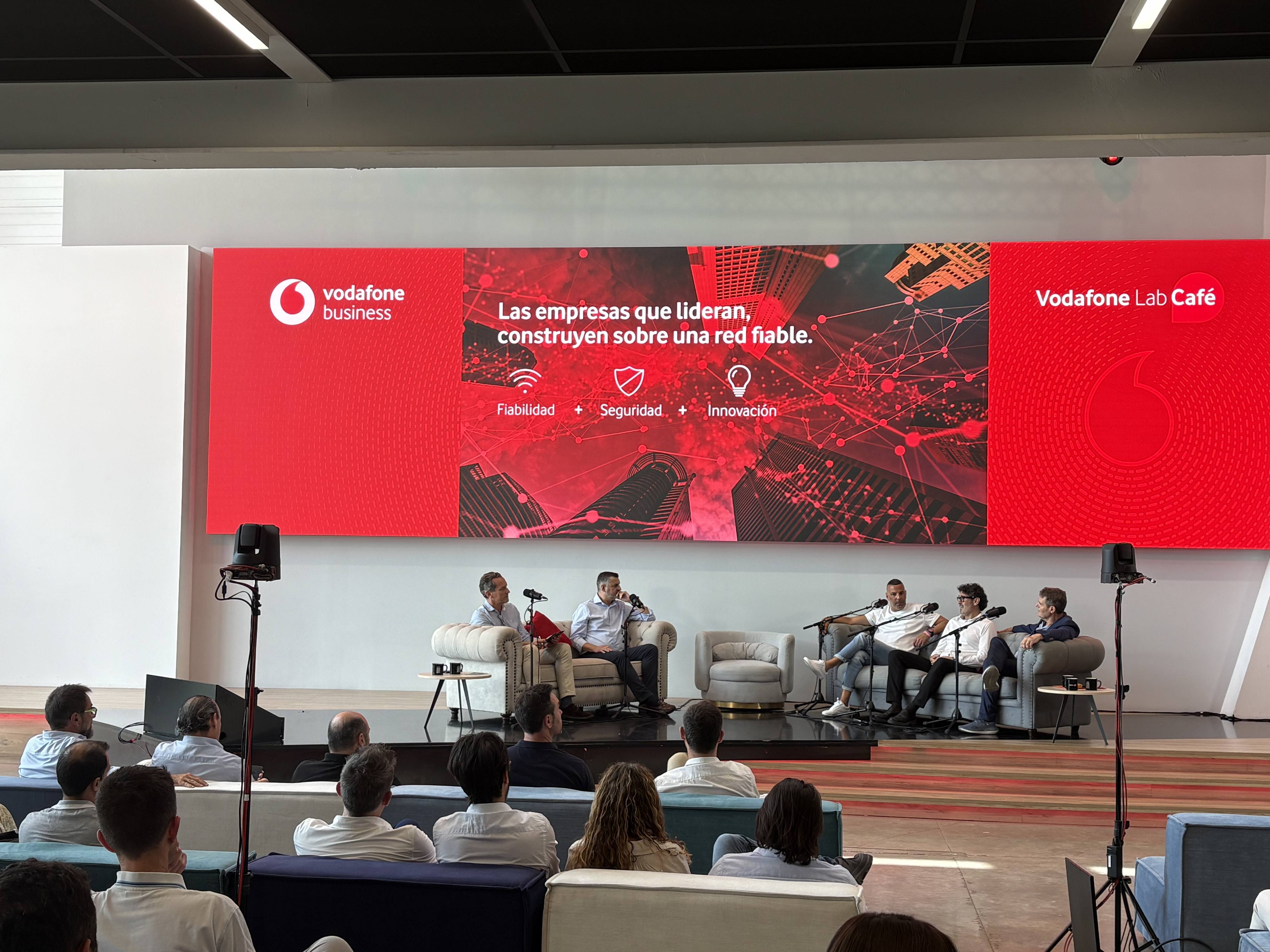 <strong>M&aacute;s de 450 personas se inscriben en el Vodafone Lab Caf&eacute; para aprender a aplicar la inteligencia artificial en la empresa</strong><br/><br/> &nbsp;