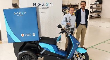 Vodafone se une a eezon en Galicia para impulsar la movilidad sostenible de las motos eléctricas