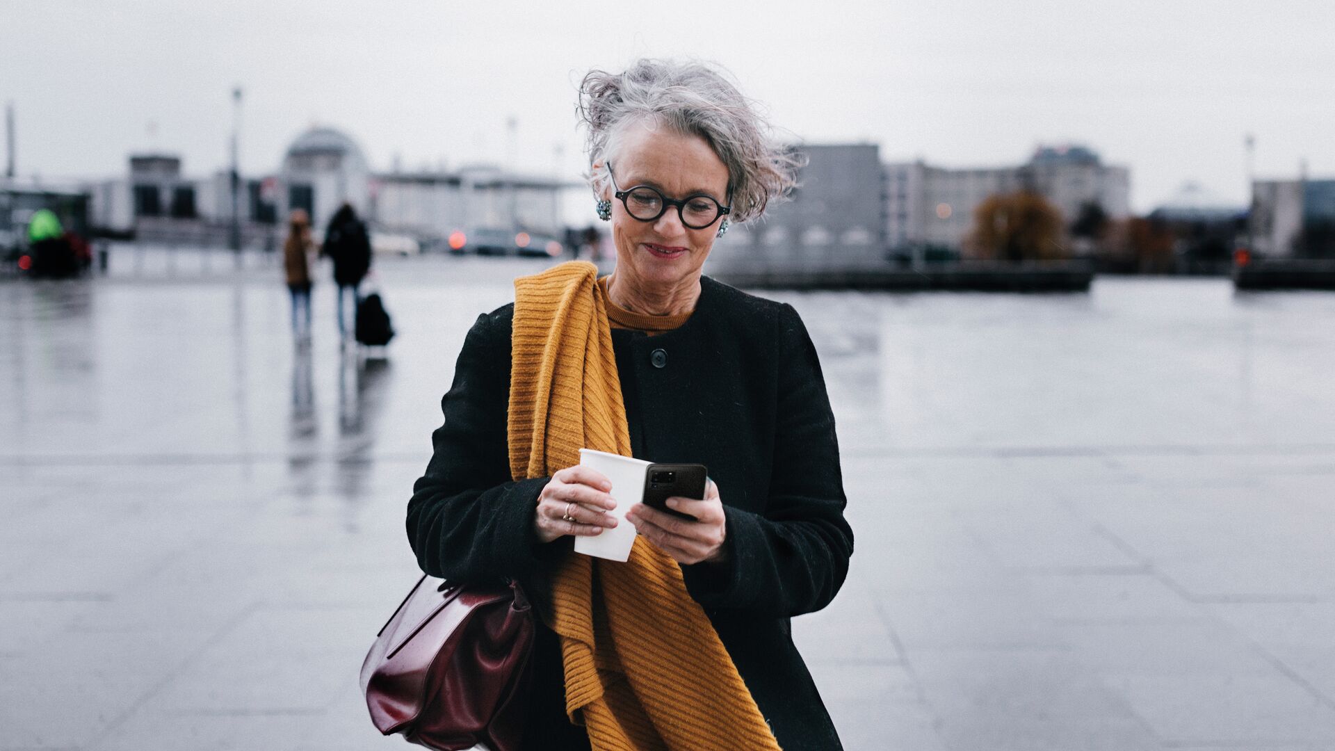 <strong>Vodafone, Cruz Roja Espa&ntilde;ola y Fundaci&oacute;n Tecsos desarrolla proyectos de innovaci&oacute;n tecnol&oacute;gica para dar respuesta a la soledad no deseada y a la brecha digital</strong><br/> &nbsp;