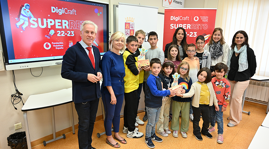 La Fundación Vodafone España y la Consejería de Educación de la Junta entregan los premios del ‘SuperReto DigiCraft’ de Castilla y León