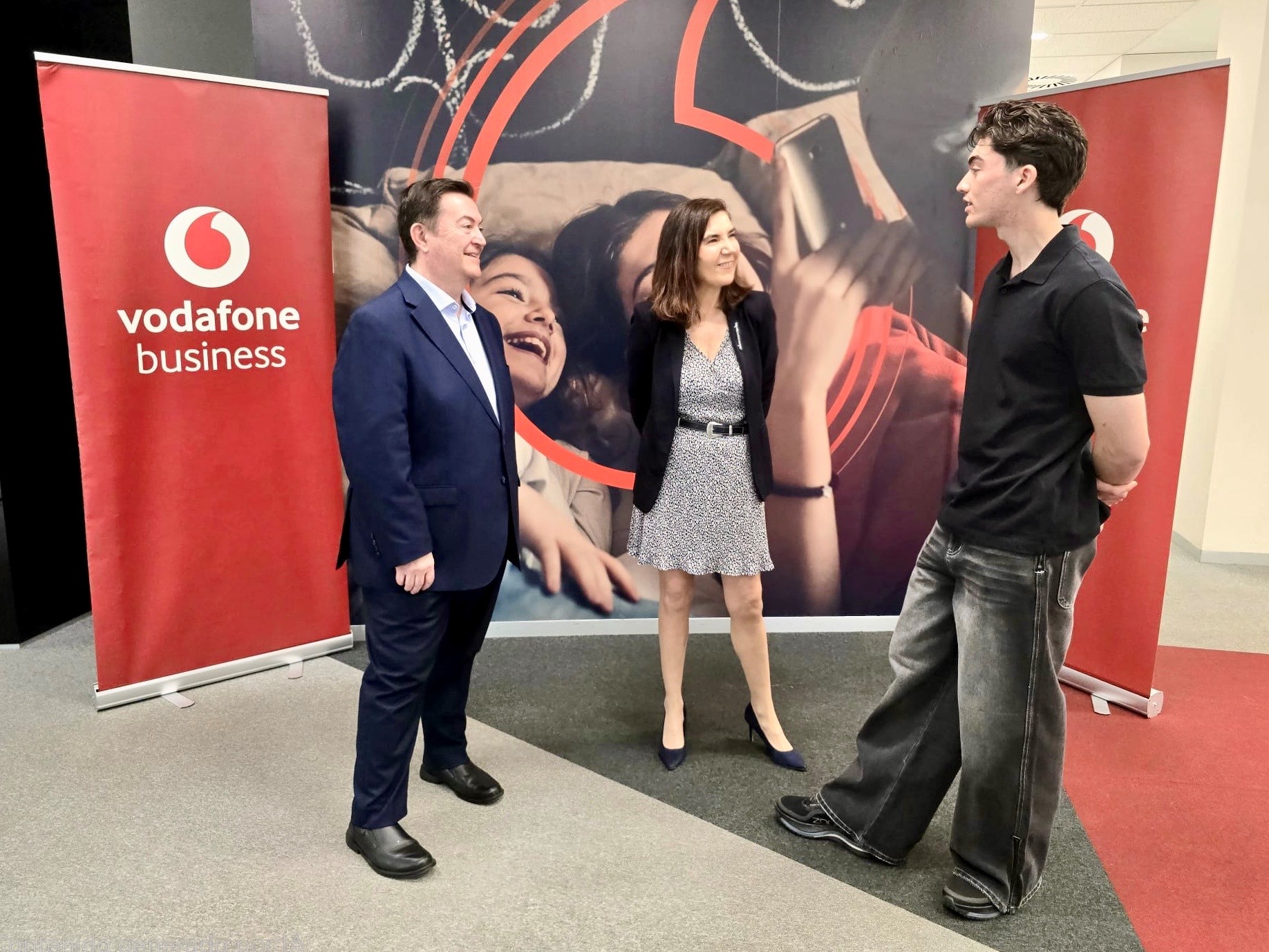 <p><strong>La consejera de Empleo de la Junta de Andalucía se reune con Vodafone</strong></p>